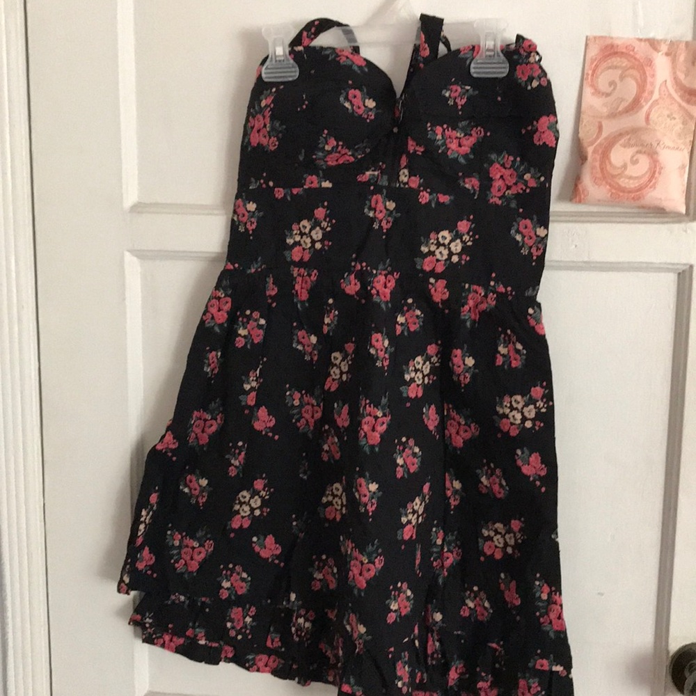 GUESS  halter flower dress 👗🌸🌸